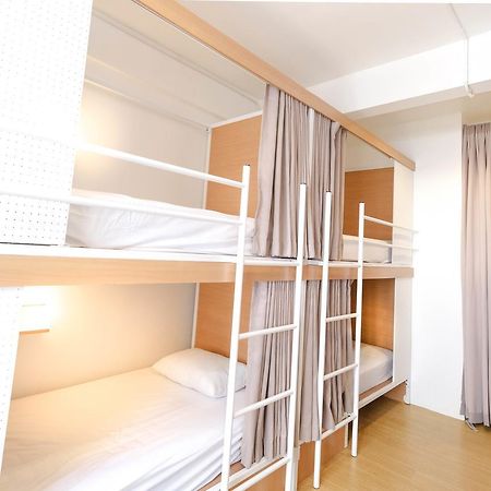 Simple to Sleep Hostel Bangkok Esterno foto