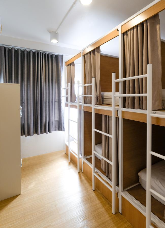 Simple to Sleep Hostel Bangkok Esterno foto