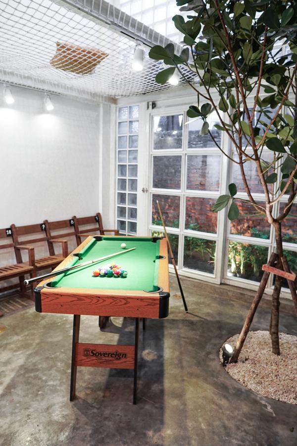 Simple to Sleep Hostel Bangkok Esterno foto