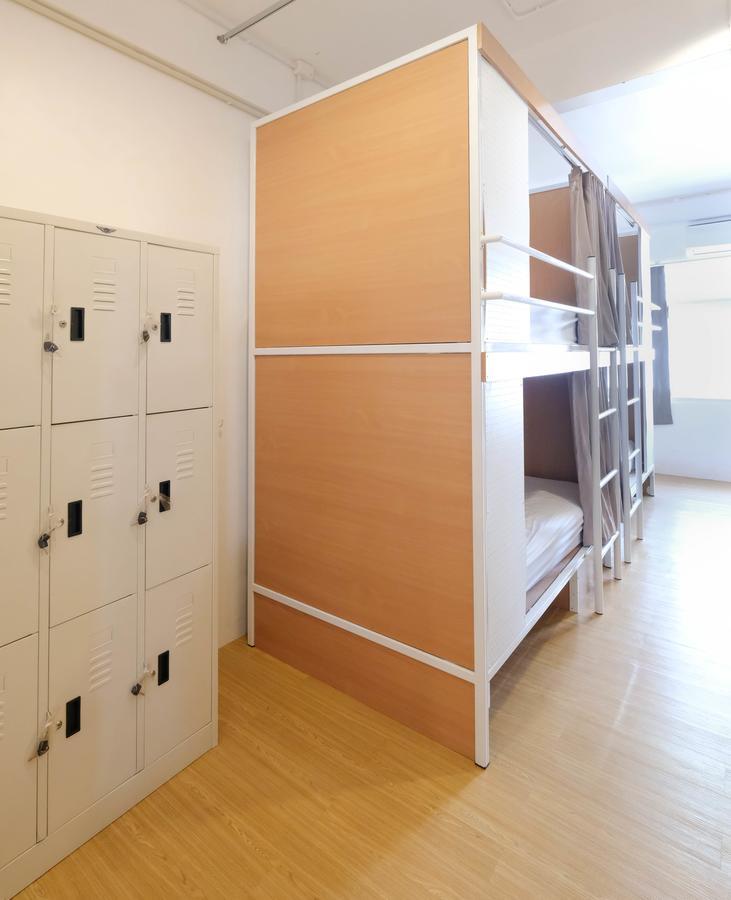 Simple to Sleep Hostel Bangkok Esterno foto