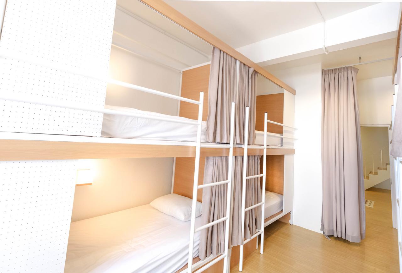 Simple to Sleep Hostel Bangkok Esterno foto
