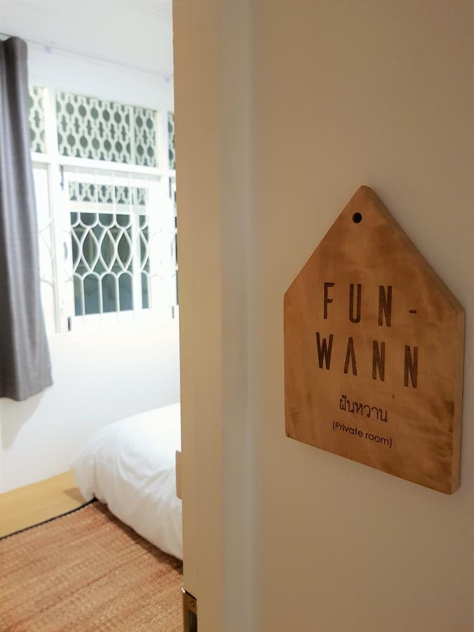 Simple to Sleep Hostel Bangkok Esterno foto