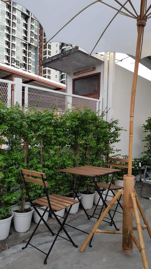 Simple to Sleep Hostel Bangkok Esterno foto