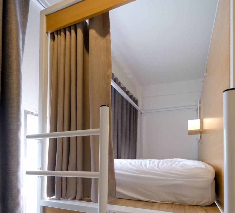Simple to Sleep Hostel Bangkok Esterno foto
